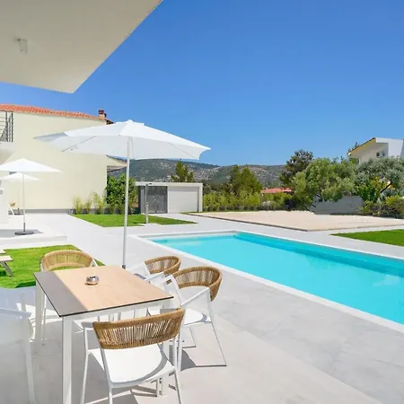 Filoxenia Luxury Apartment Potos